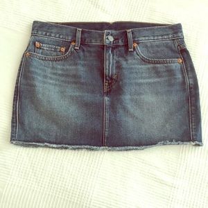 Levi’s Cute cut off skirt